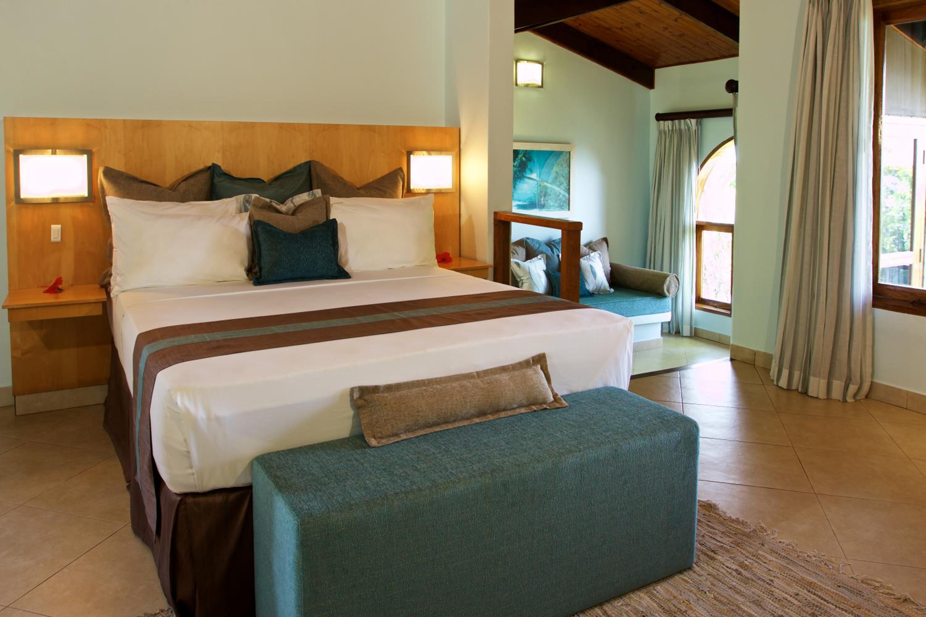 غرفة قياسية بسرير كوين، Coco de Mer Hotel and Black Parrot Suites 2/10
