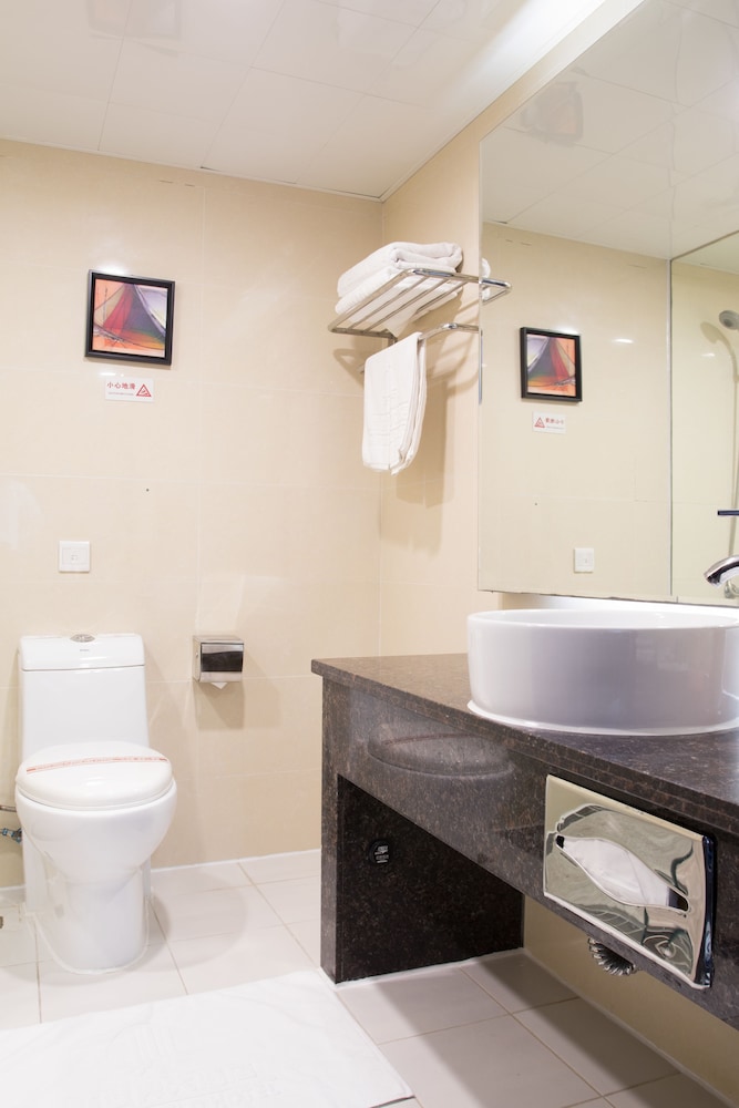 LN New World Hotel 44/46