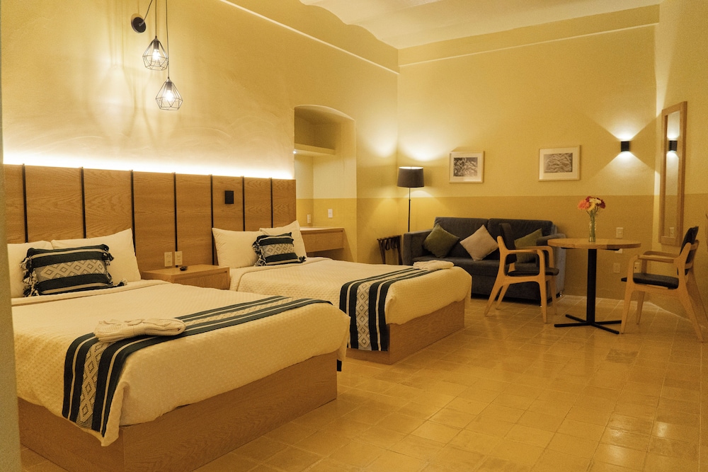 غرفة جونيور بسريرين مزدوجين، Casona Oaxaca 3/10