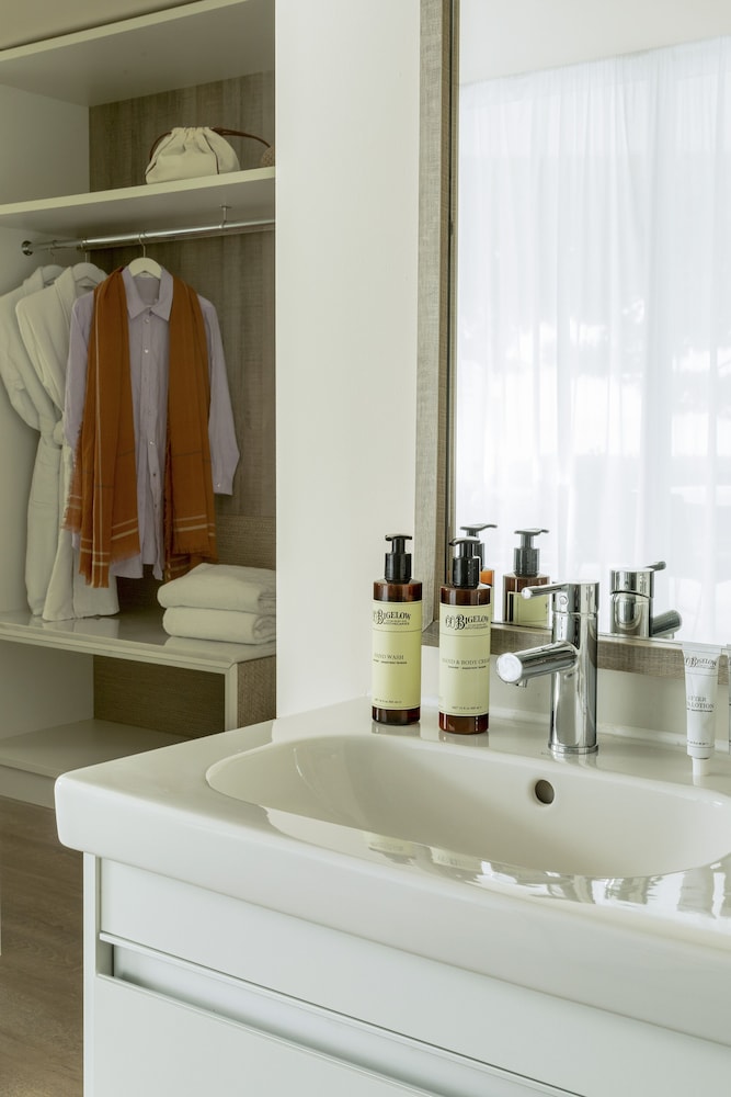 Ultimate, Me, Suite, Twin Beds, Sea View, Private Pool