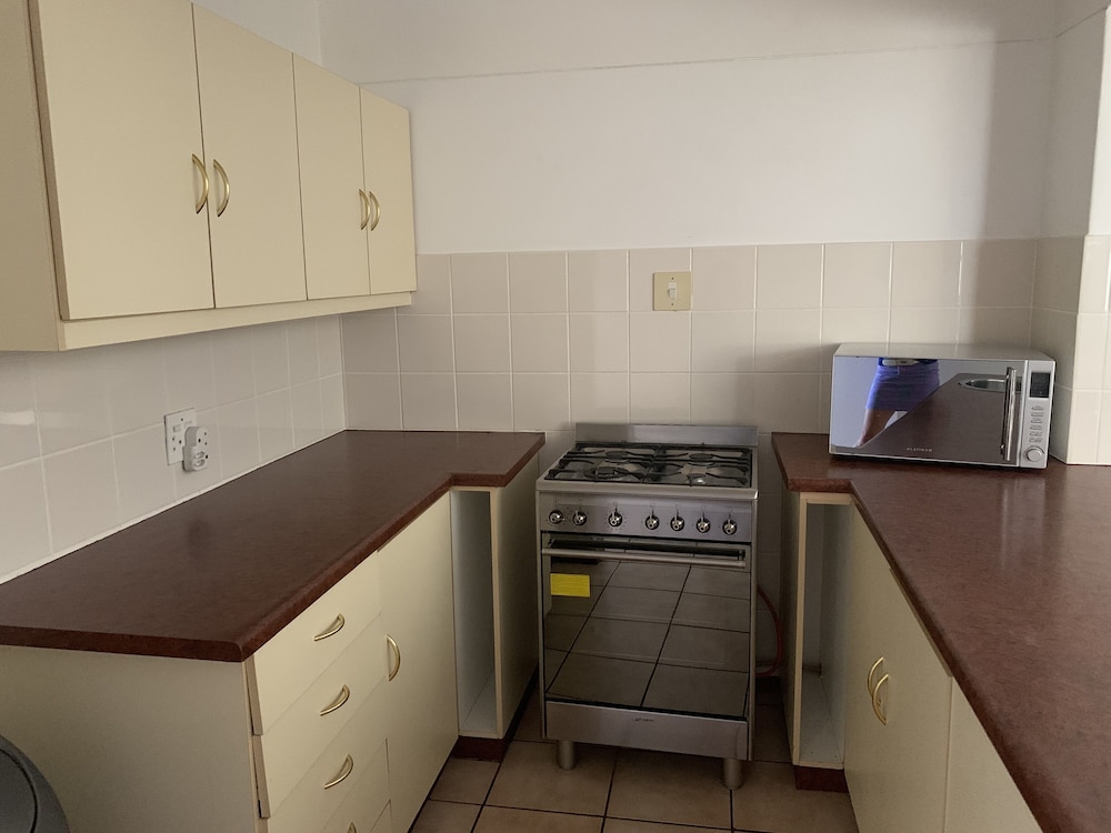 Dutton's Cove Guesthouse 1/50
