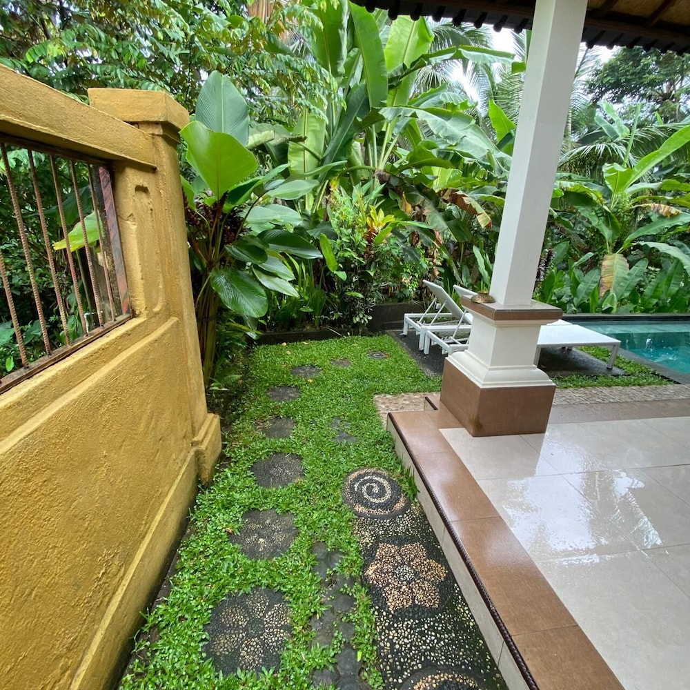 Dukuh Village Homestay & Villas 65/72