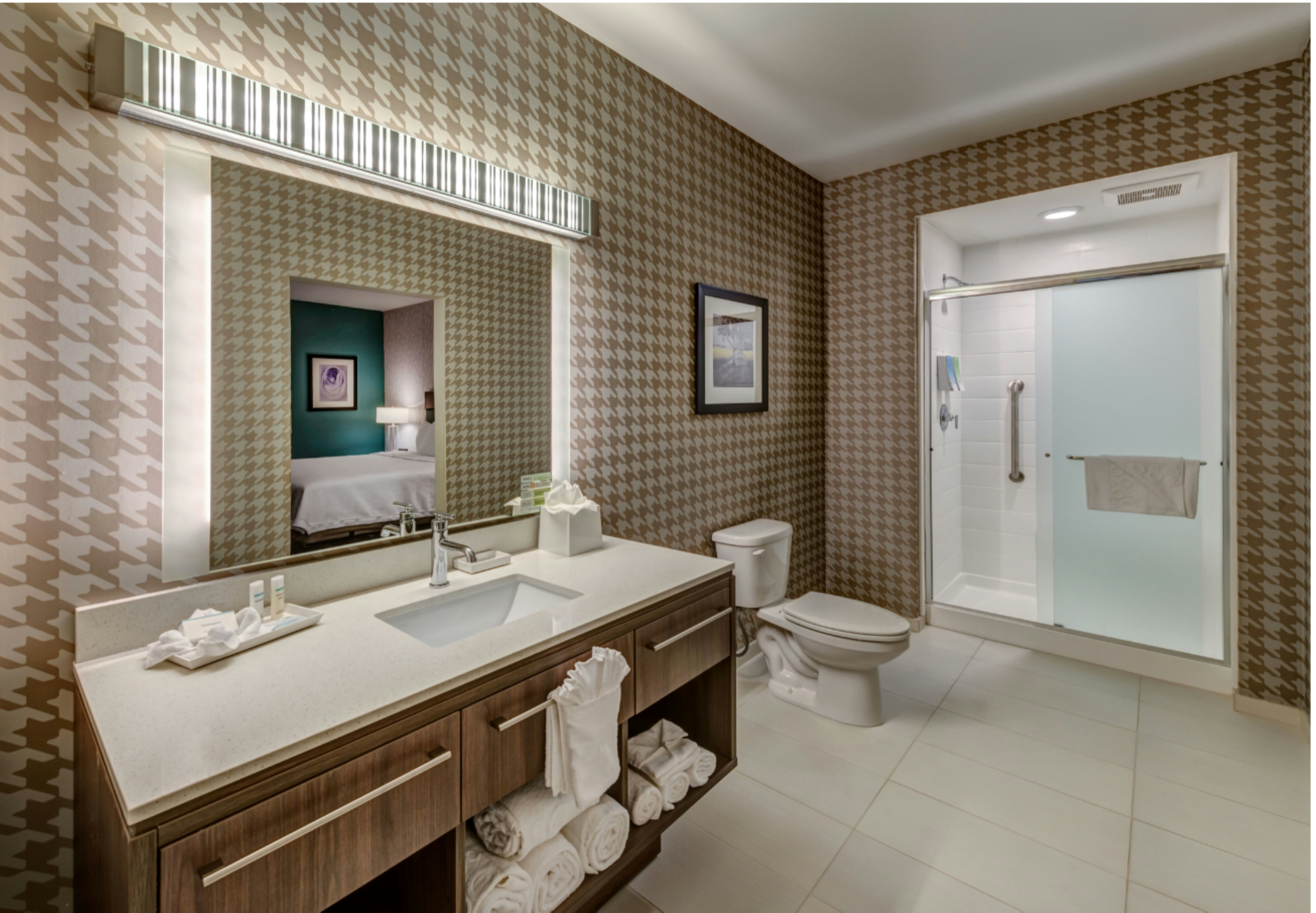 SUITE, KING BED, ACCESSIBLE