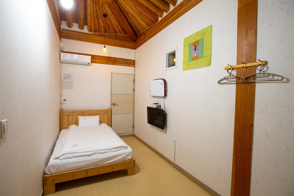 Nabijam Hanok Hotel 13/61