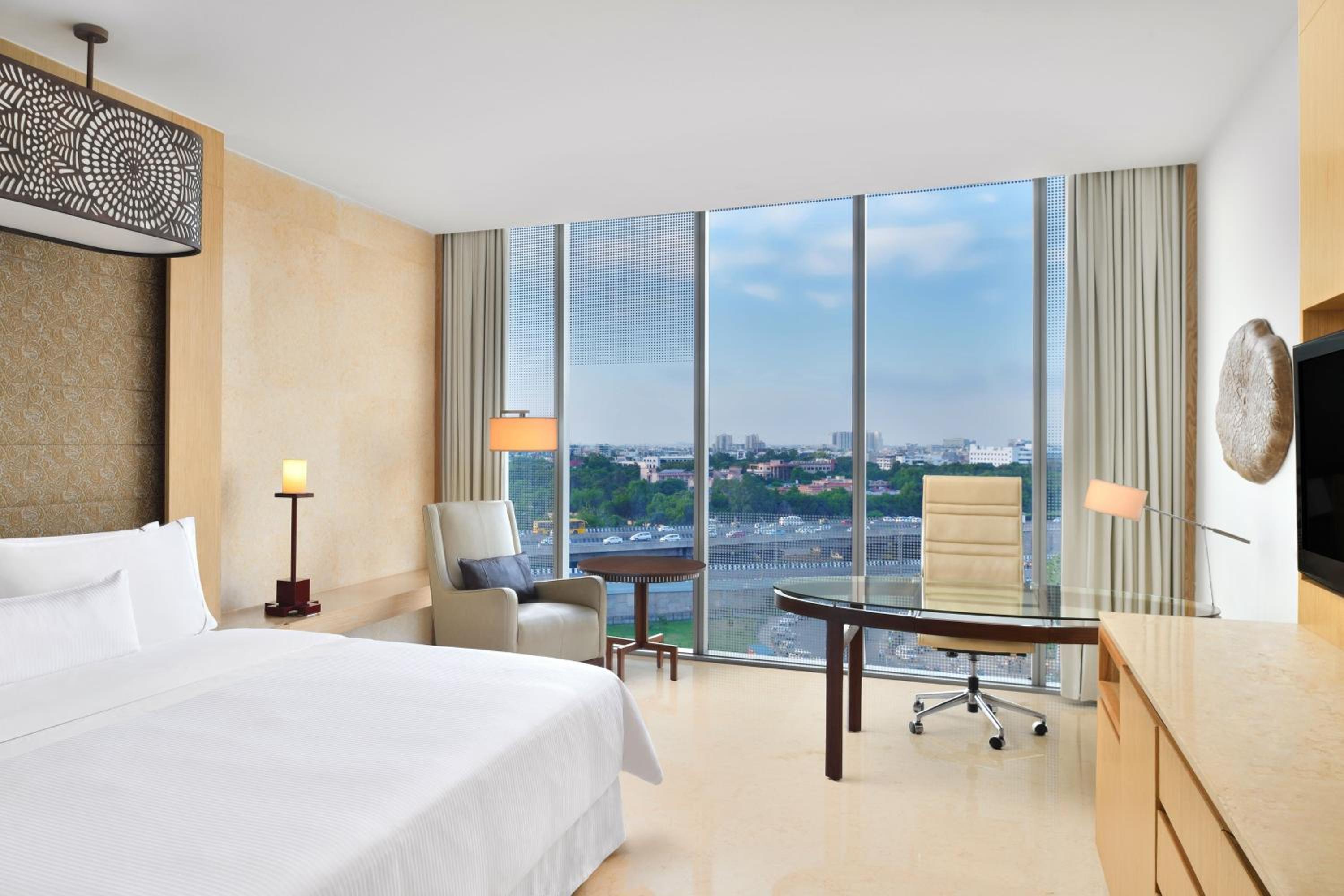 Deluxe, King Bed, City View