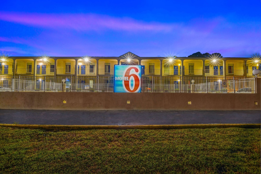 Motel6 Americus, GA in AMERICUS - GA