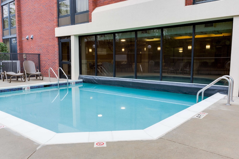 Drury Inn And Suites Birmingham Southeast 32/48