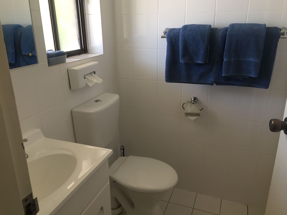 KADINA GATEWAY MOTOR INN 44/45