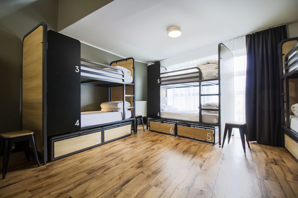 Private, 8 Beds, 8 Bunk Beds, Shared Bathroom