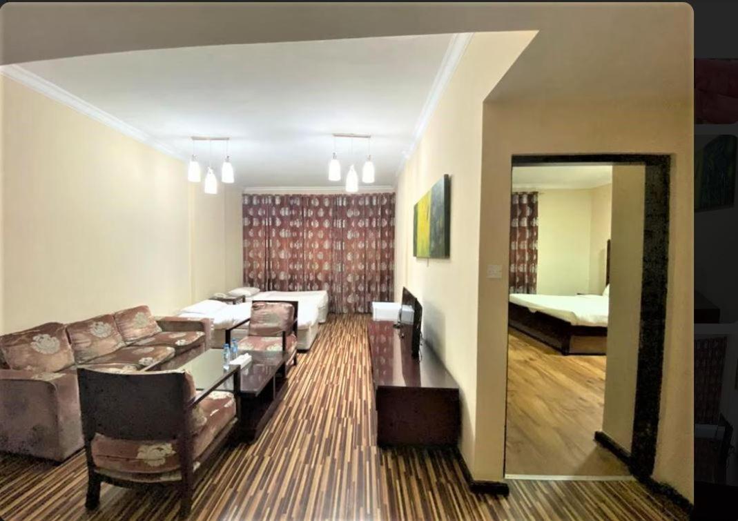 Room, Quadruple