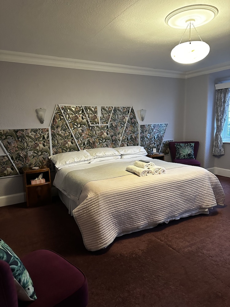 The White Lodge 20/50