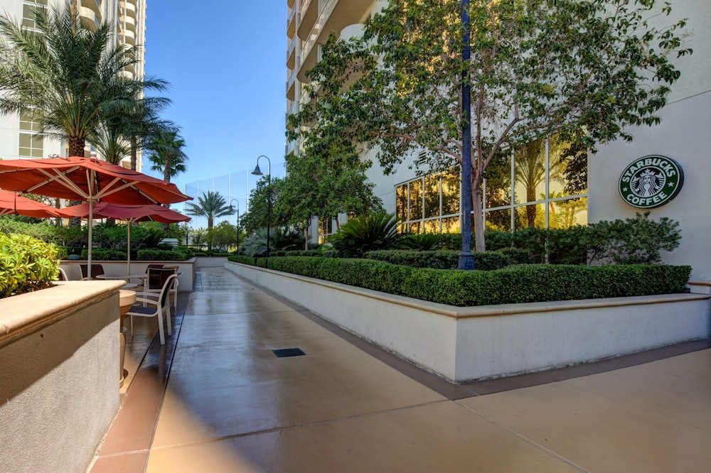 Jet Luxury Resorts @ The Signature Condo Hotel 61/69