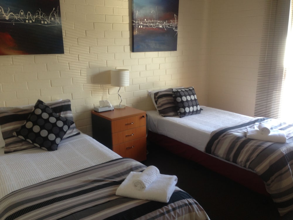 The Mews Motel 11/59