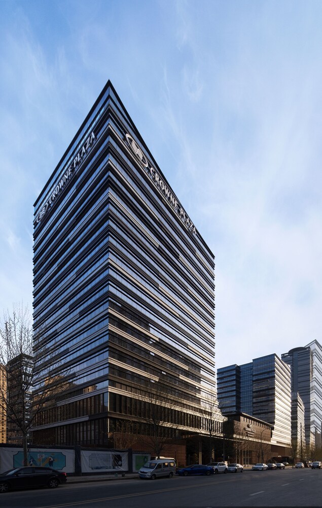 Crowne Plaza Qingdao Jinshui 3/84