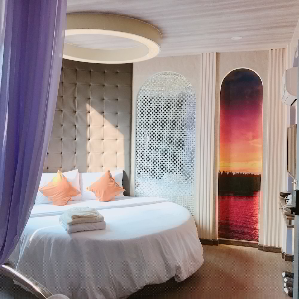 Cupid Hotel 32/72