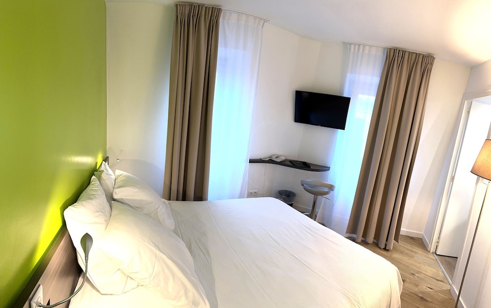 HOTEL LE COUSTURE 11/24