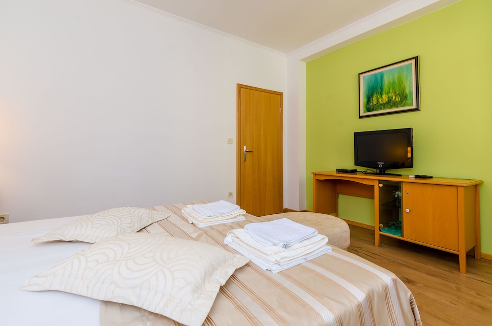 Apartments & Rooms V&M 11/50