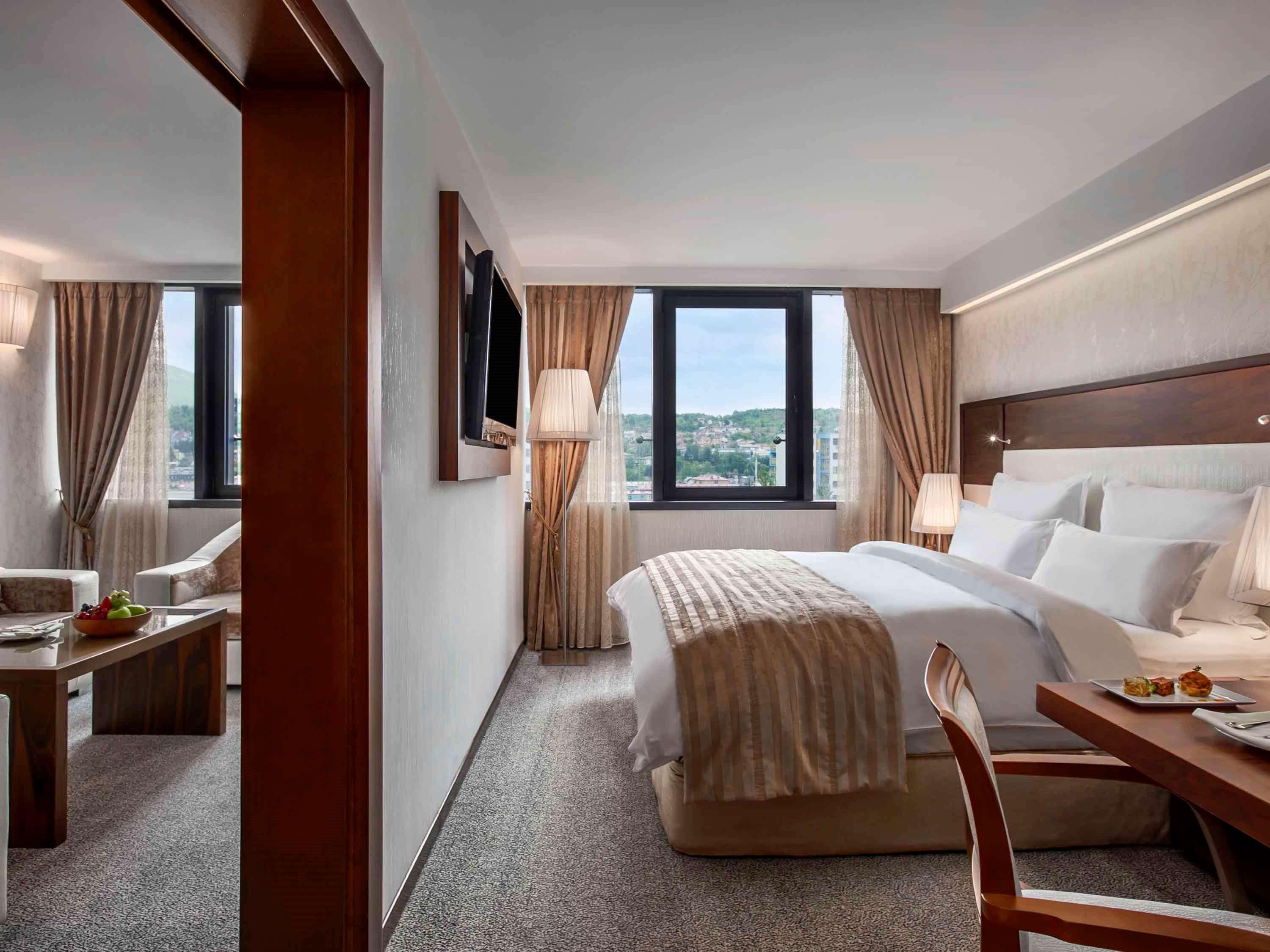 Junior Suite, King Bed, Sofa, Living Area, Hot Tub, Lane Side، Movenpick Hotel Sarajevo 2/3