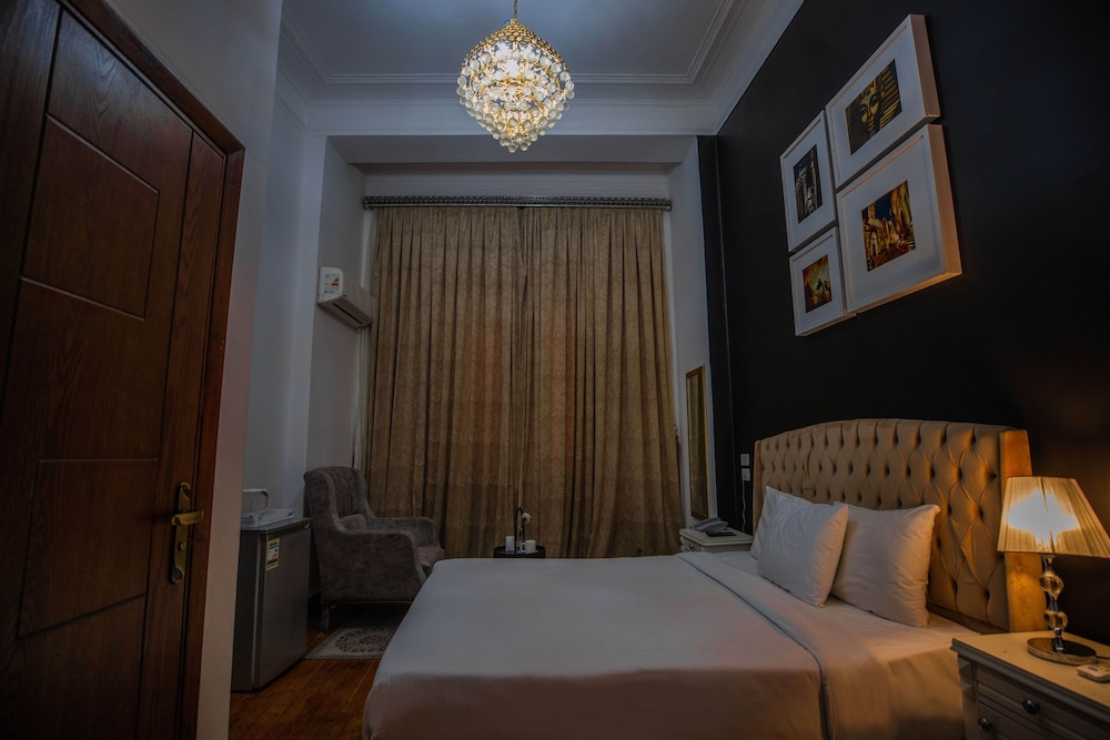 The Square Boutique Hotel 17/70