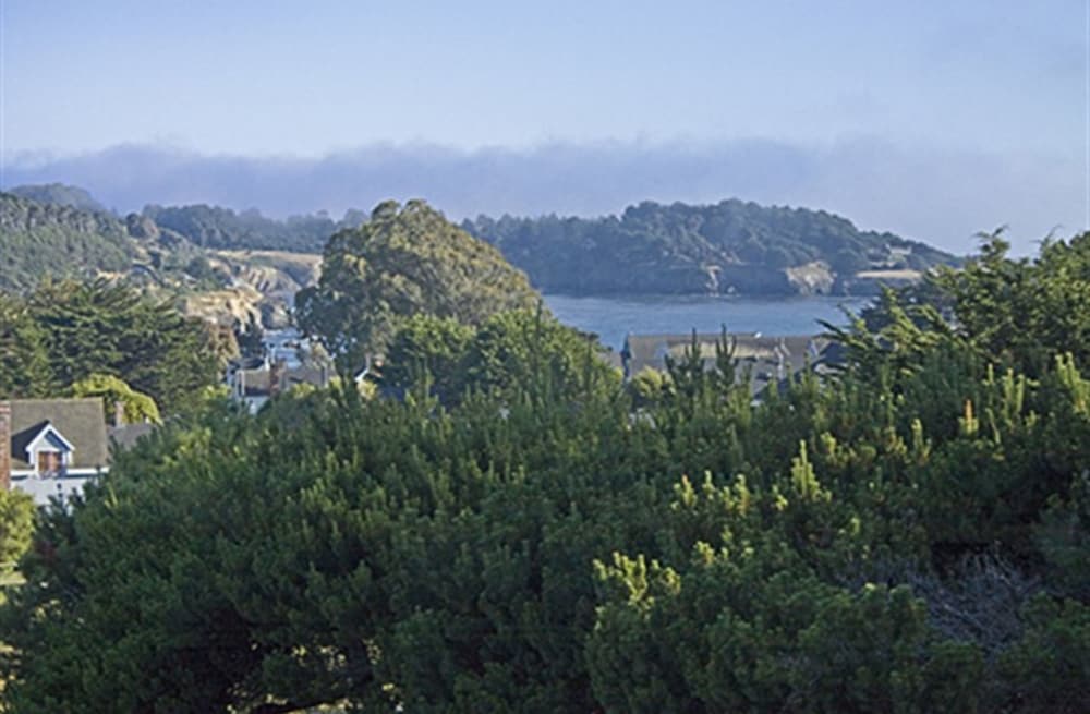 MacCallum House Inn 20/25