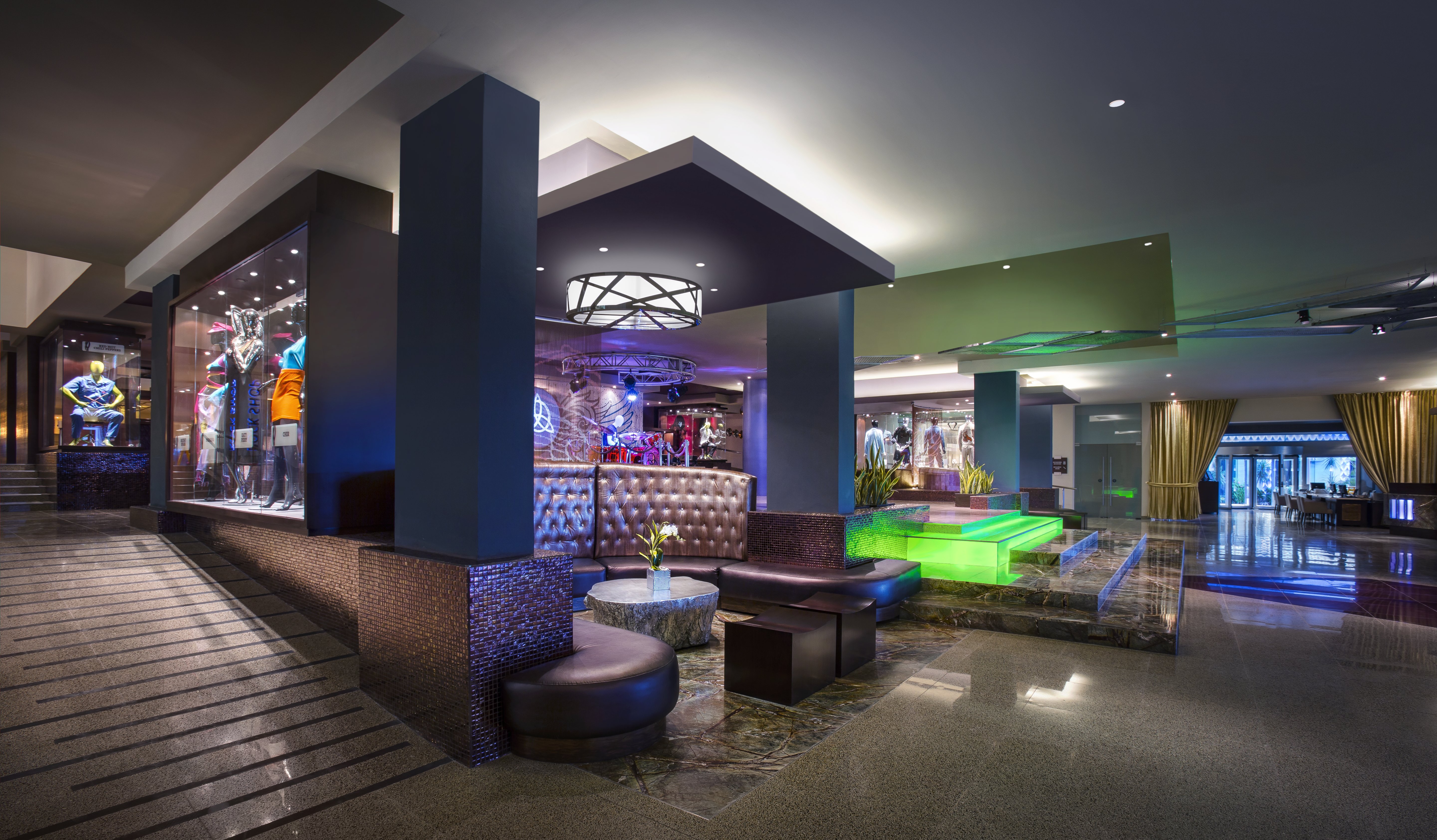 Hard Rock Hotel Cancun 70/80