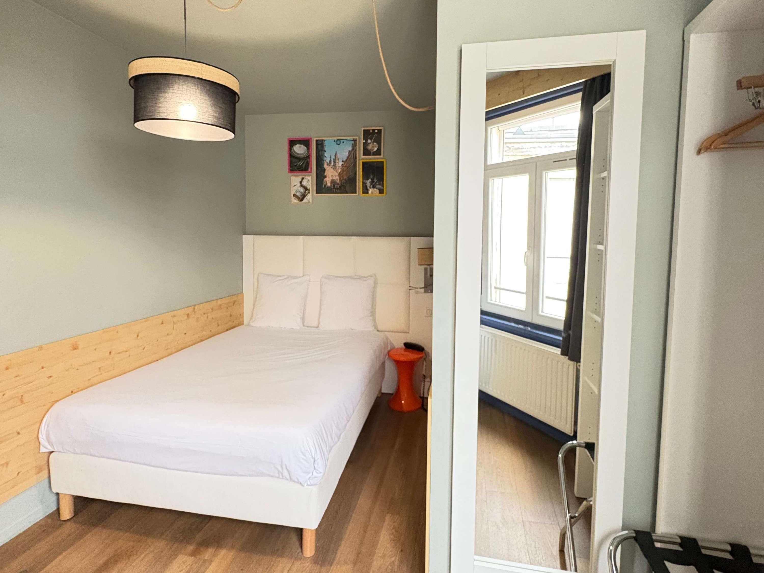 POP, DOUBLE BED
