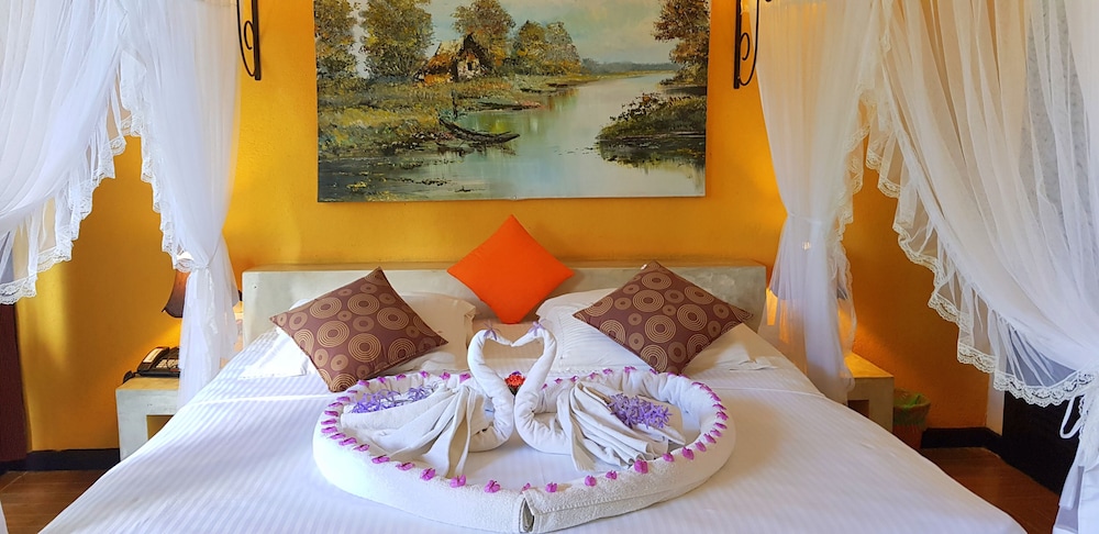 Flower Garden Lake Resort 18/50