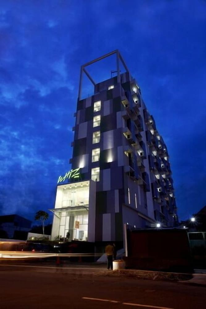 Whiz Hotel Pemuda Semarang 1/44