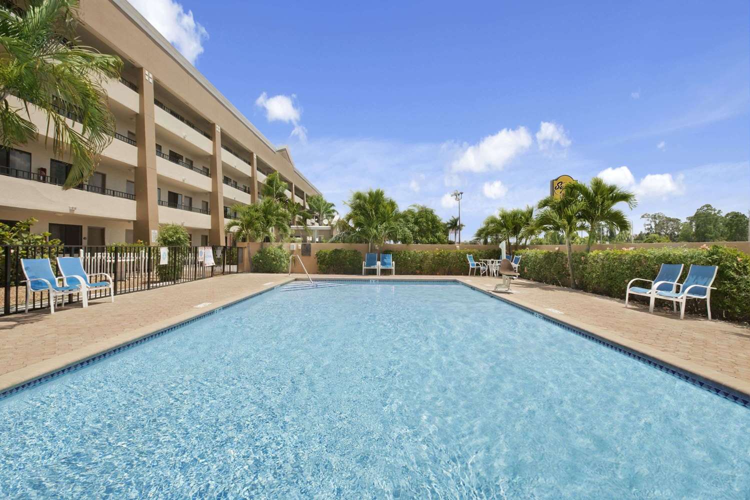 Super 8 Fort Myers Hotel 3/9