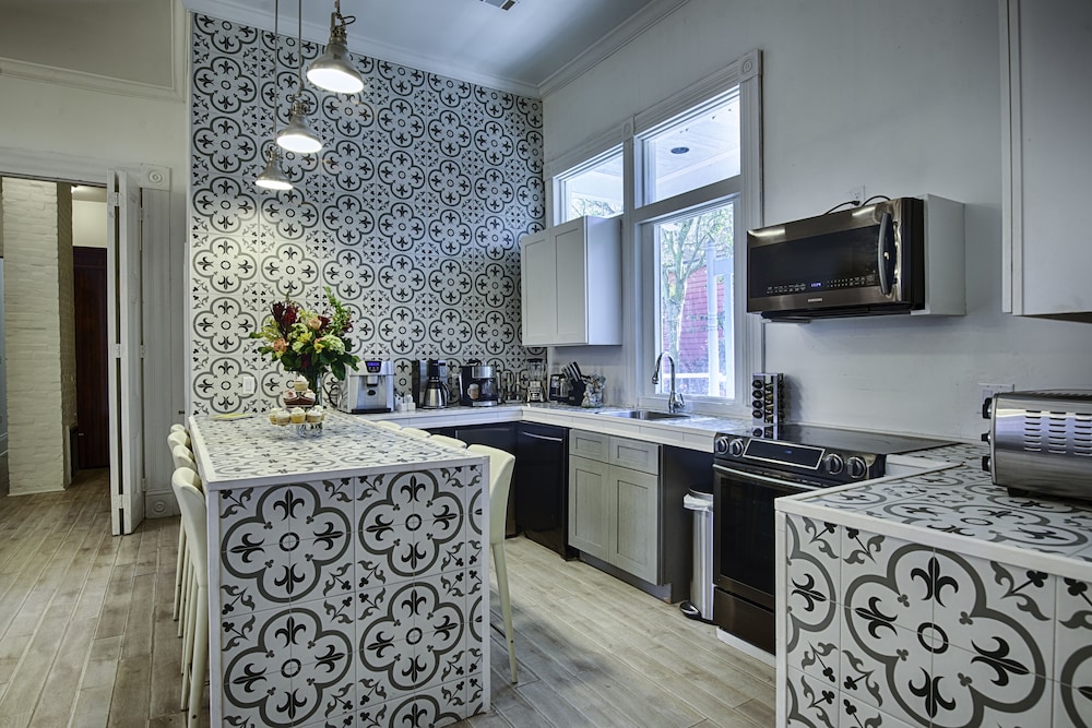 Best Location 7BR Next to FR Quarter! By YouRent 27/48