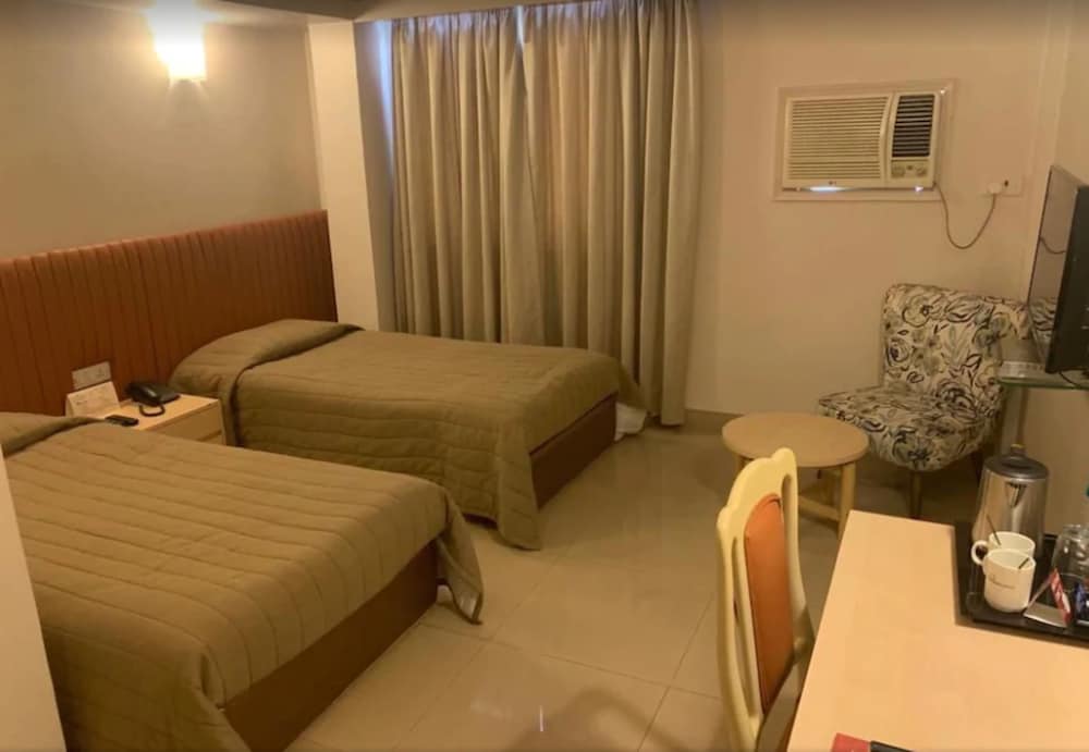 Diplomat Hotel 40/59