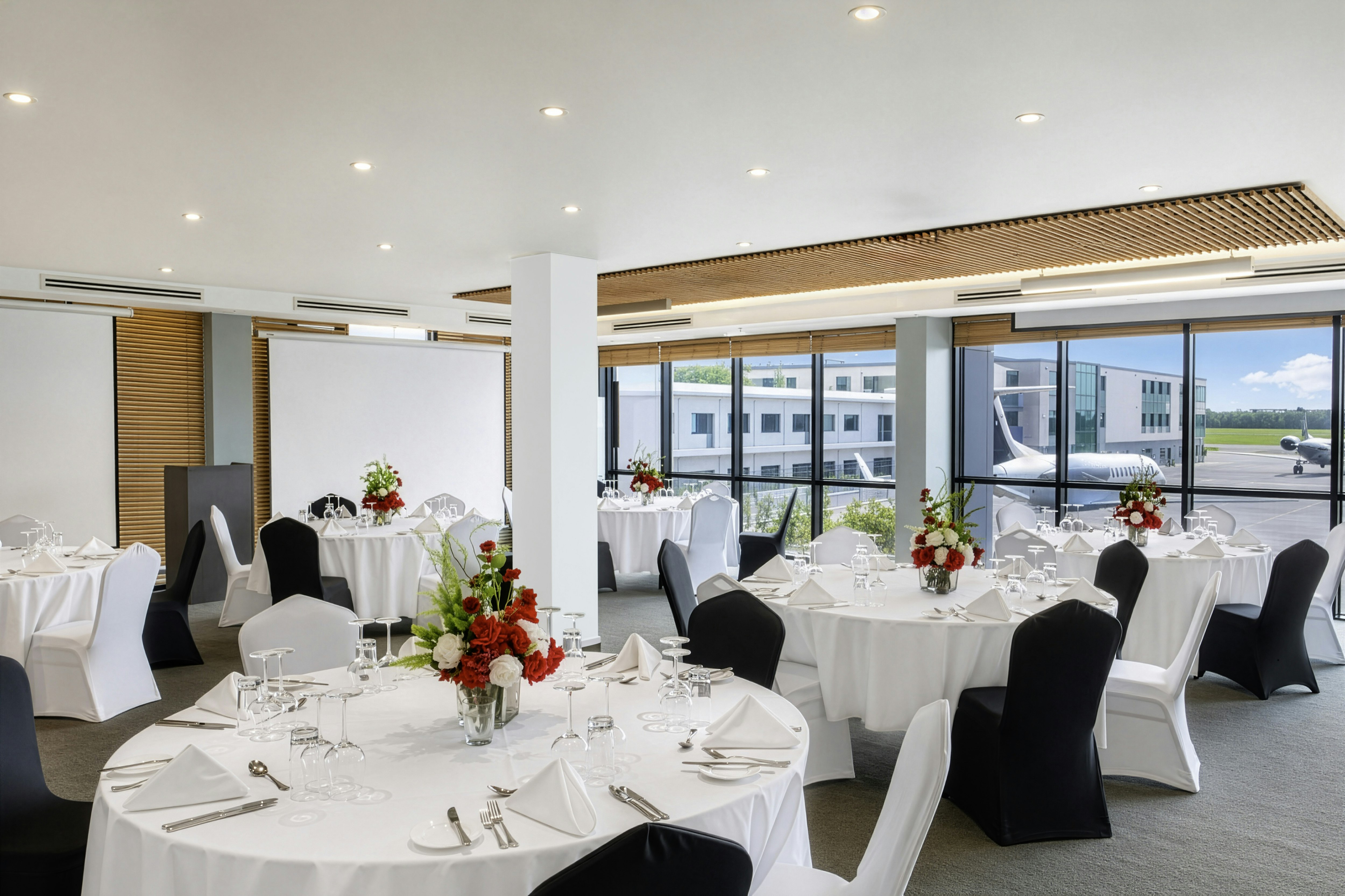 Legend Hotel Lagos Airport Curio Collection By Hilton 55/81