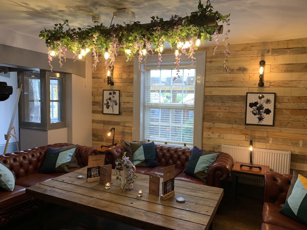 Strawberry Bank Hotel, NEC 25/47