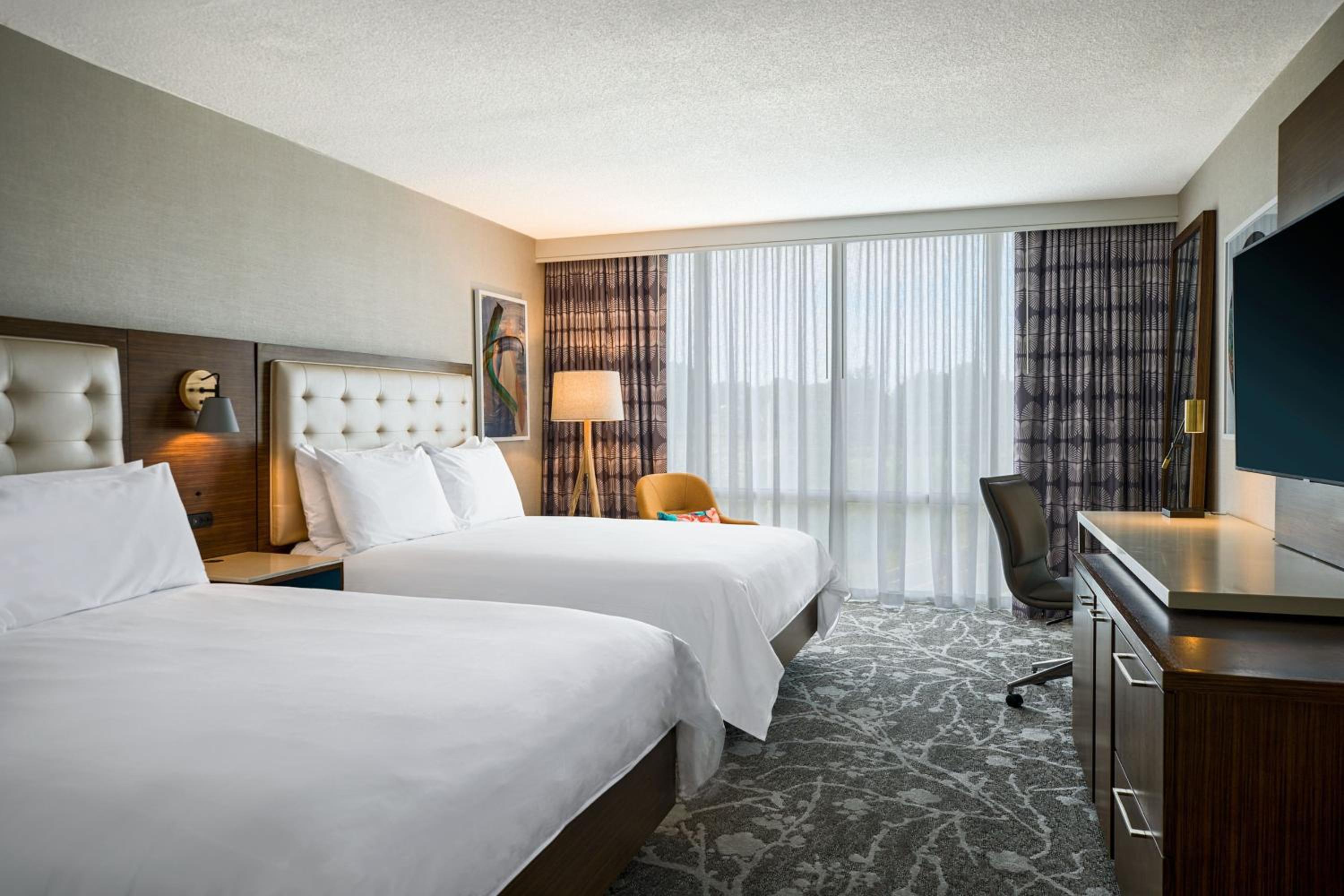 Room, 2 Queen Beds, Bathtub, Accessible