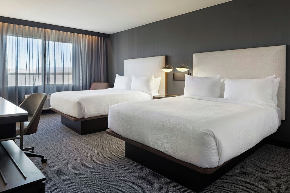 Hotel Chino Hills 20/63