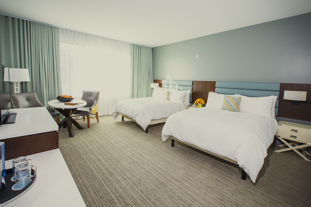 Lakehouse Hotel and Resort 22/100