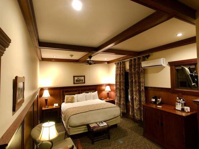 Room, King Bed