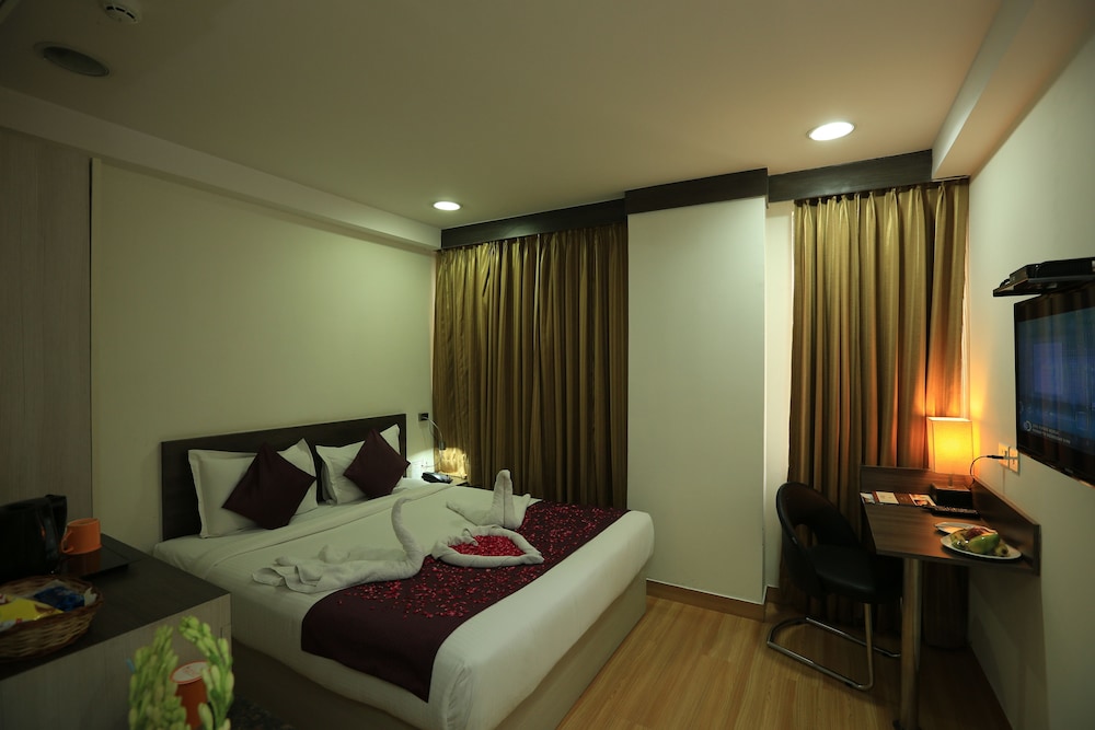 Hyphen Business Hotel 7/50