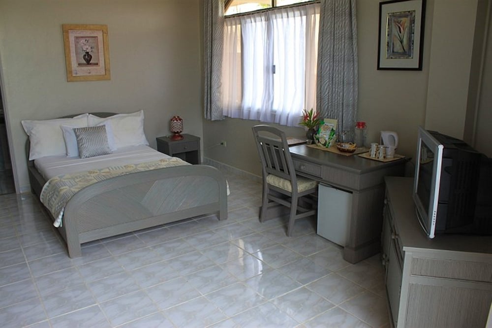 Linaw Beach Resort 27/73
