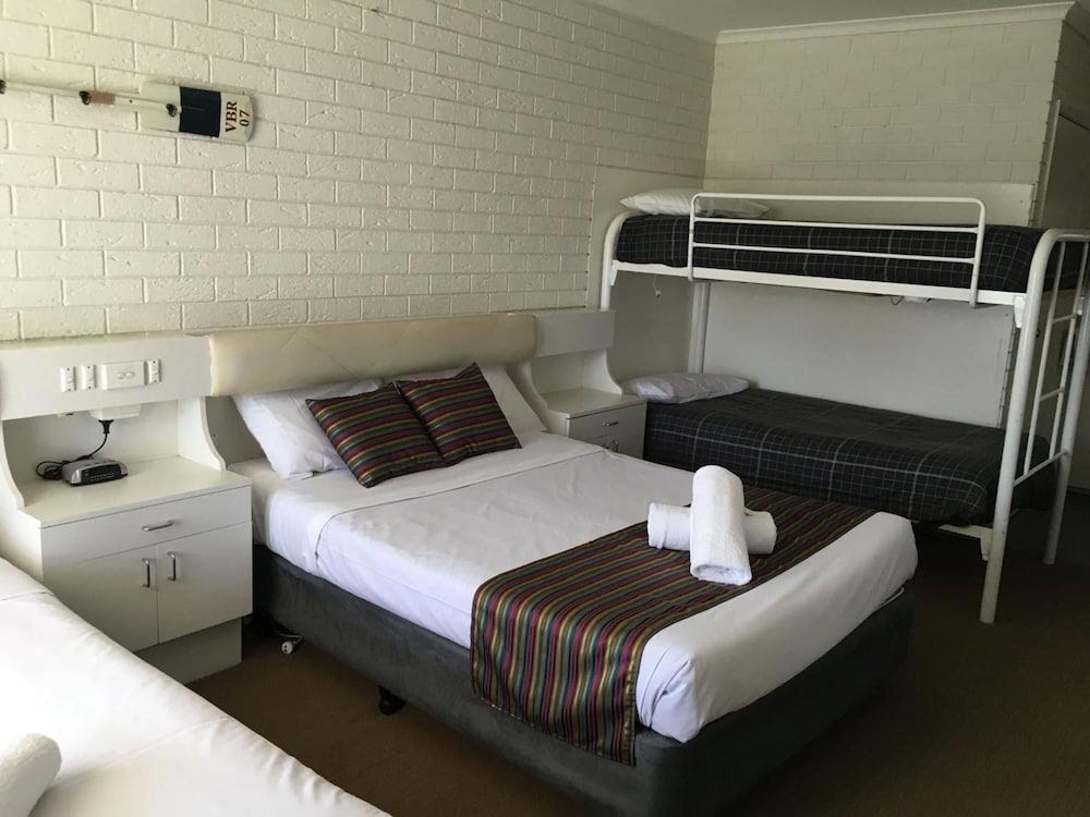 Capricorn Motor Inn 22/55