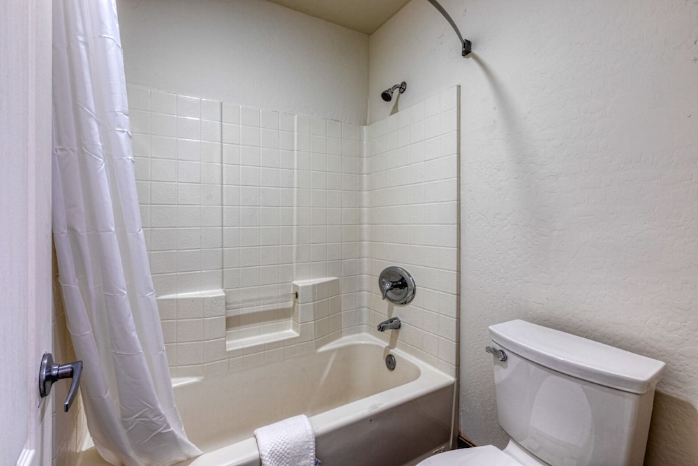 The Hotel Serene Glendale Peoria, Surestay Collection by BW 12/27