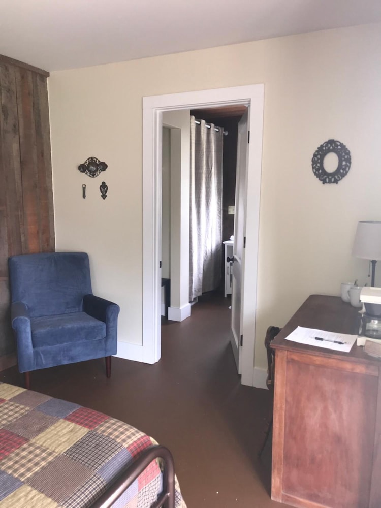Riverboat Bed & Breakfast 36/43