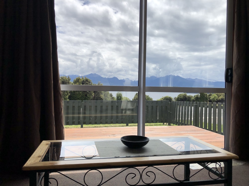 MANAPOURI LAKEVIEW MOTOR INN 49/69