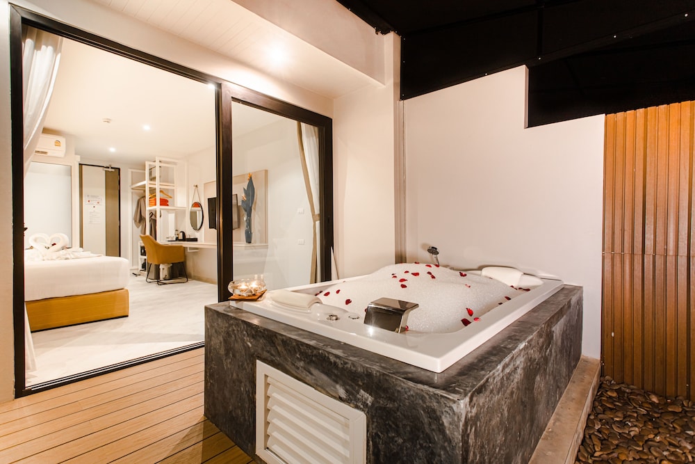 Tour De Phuket Hotel 28/71