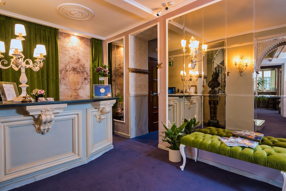 The Town House 4/45