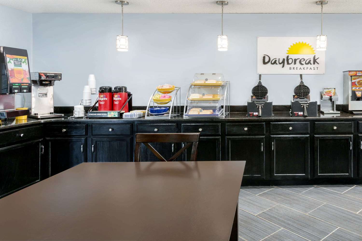 Days Inn By Wyndham Greensboro Airport 6/12