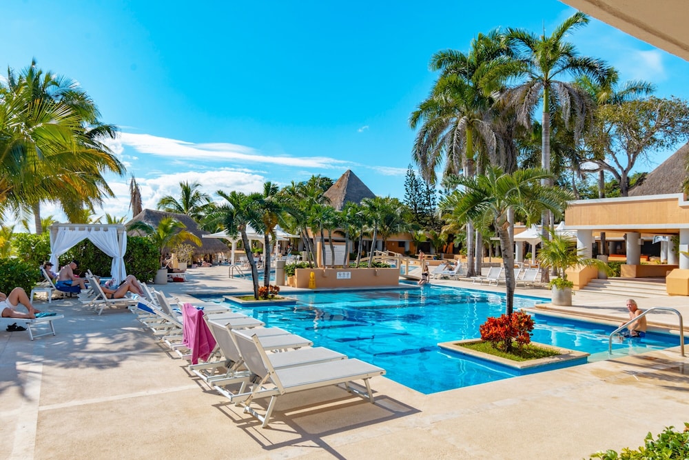 OMNI PUERTO AVENTURAS BEACH RESORT 37/53