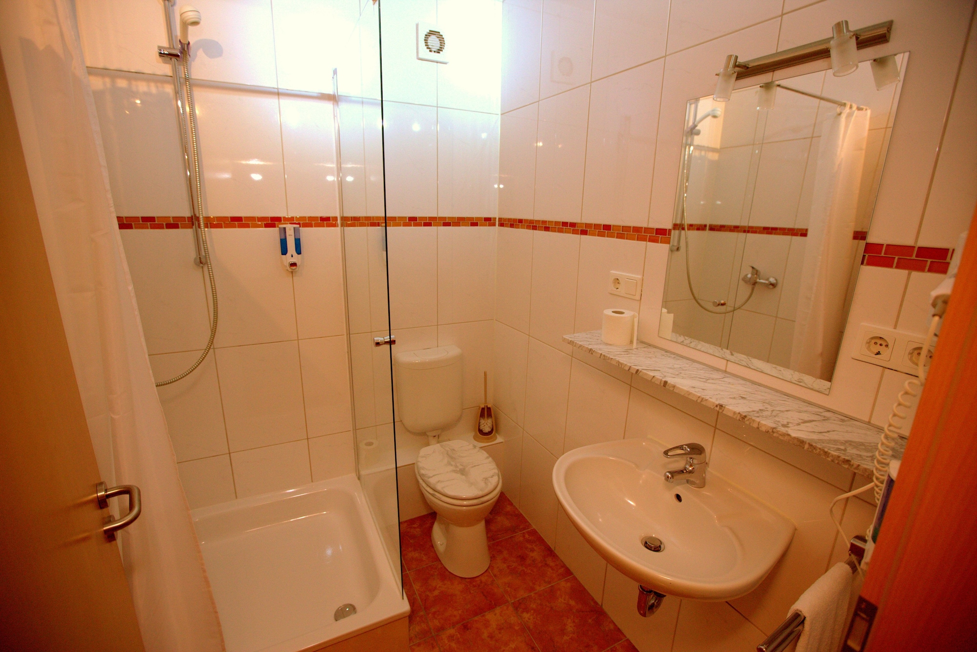 Room, Triple, Single Bed