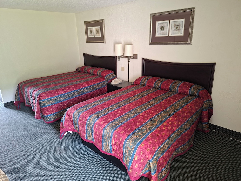 Hometown Inn Staunton VA near Hwy 11 26/50