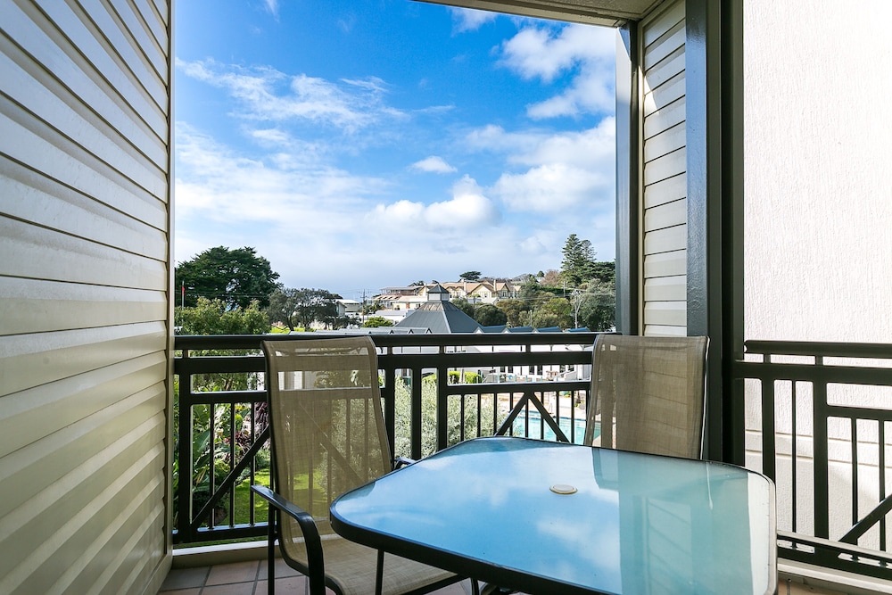 PORTSEA VILLAGE RESORT 60/69